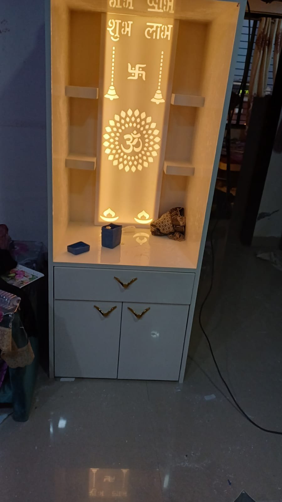 Modern Hall Partition